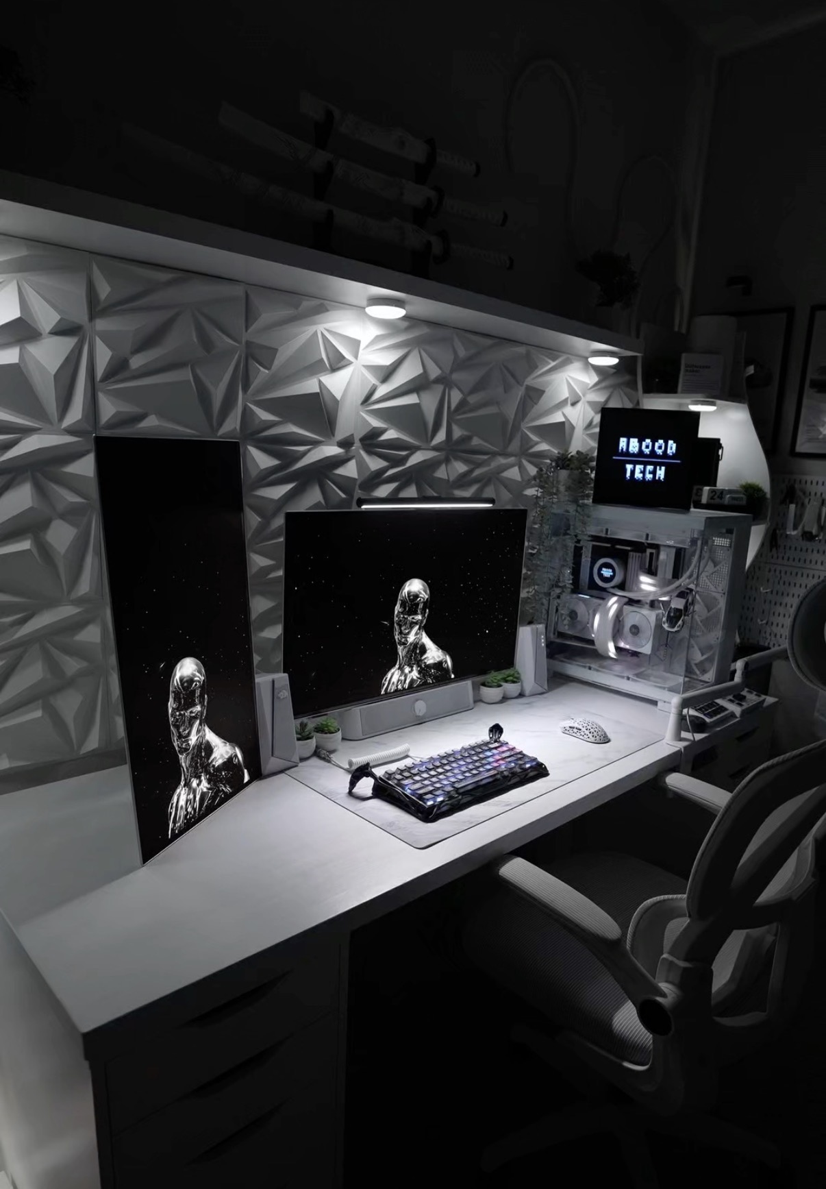 Dual monitor workstation